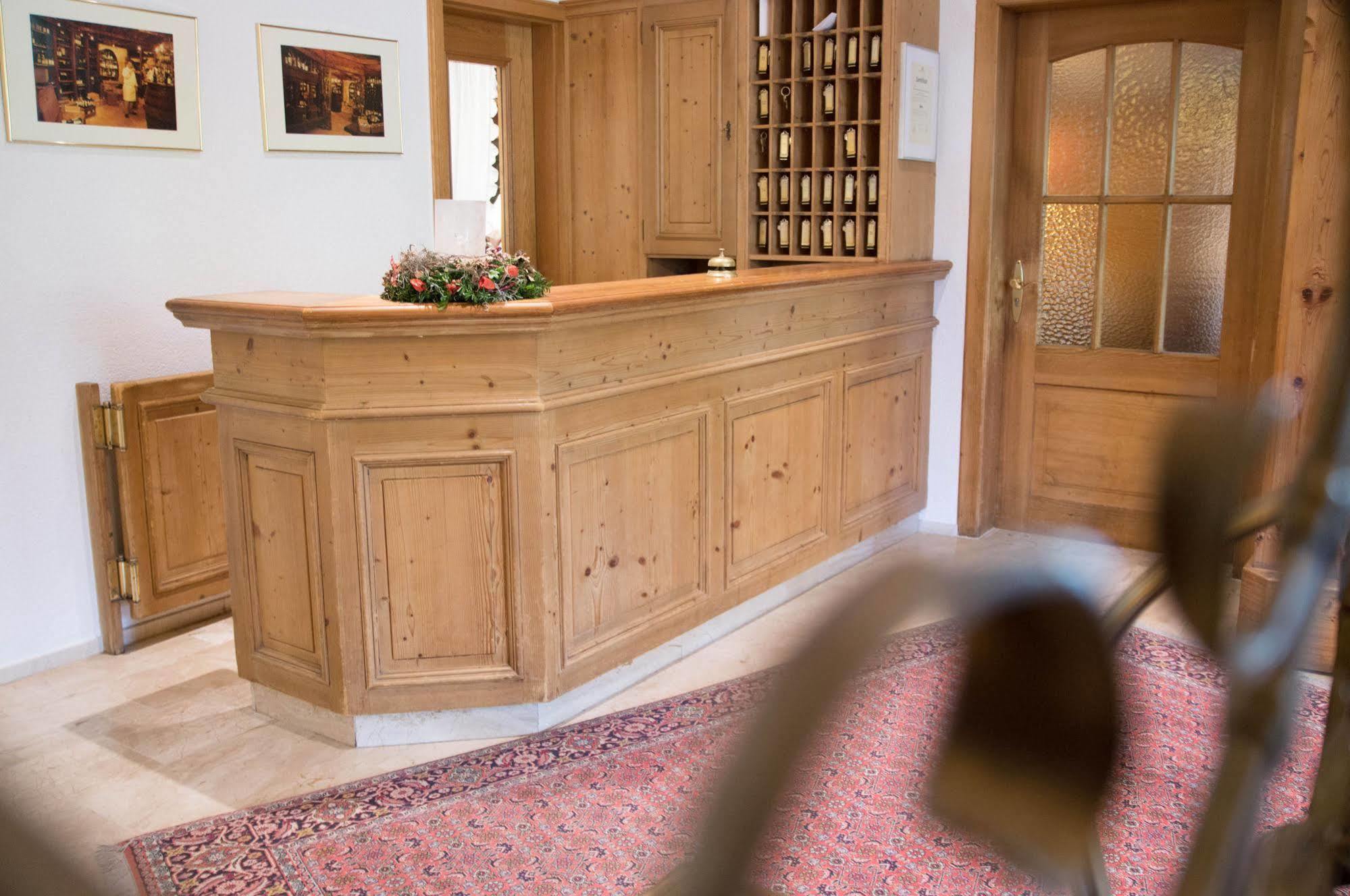 Hotel Restaurant Vinothek Lamm Bad Herrenalb Extérieur photo